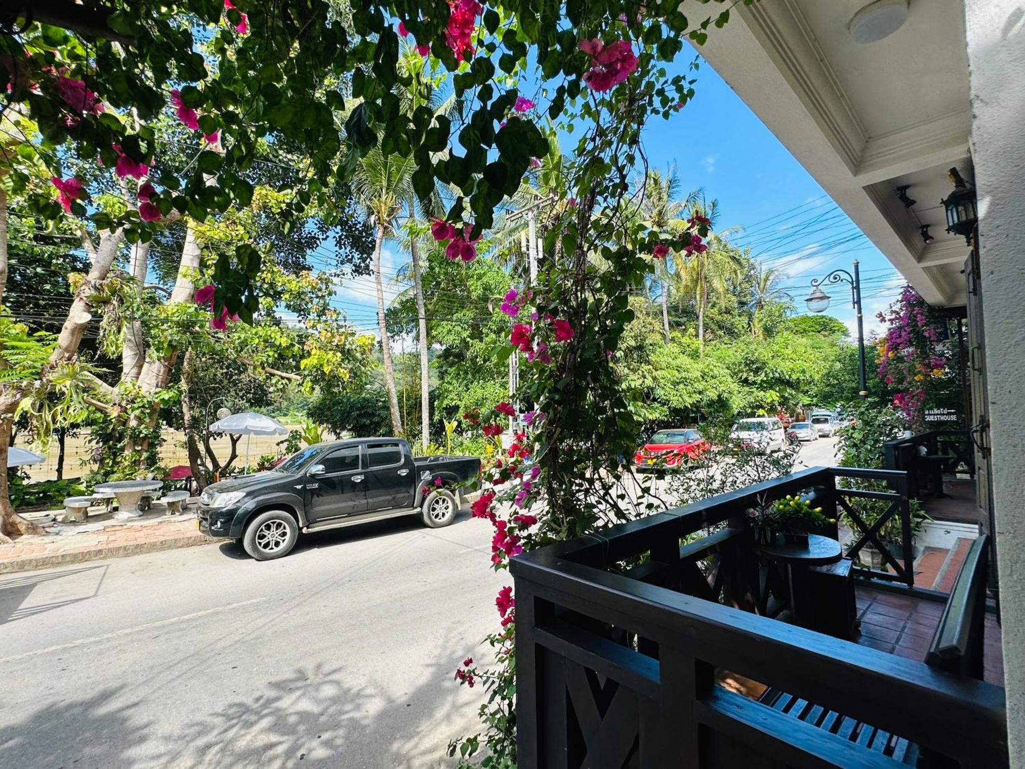 Anisa Mekong Riverside Villa Луанг Прабанг Екстериор снимка